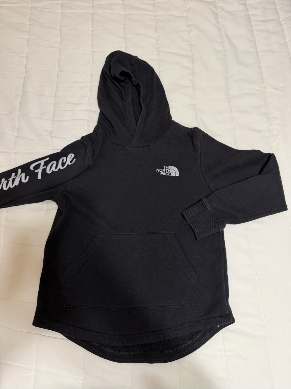 💥 KIDS The North Face Black Pullover Hoodie with Sleeve Script
